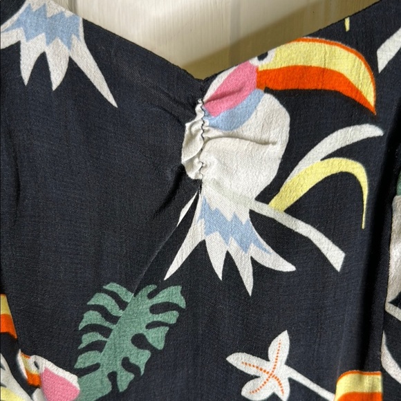 Black Dress with Toucan Novelty Print Size 6 - Picture 3 of 8